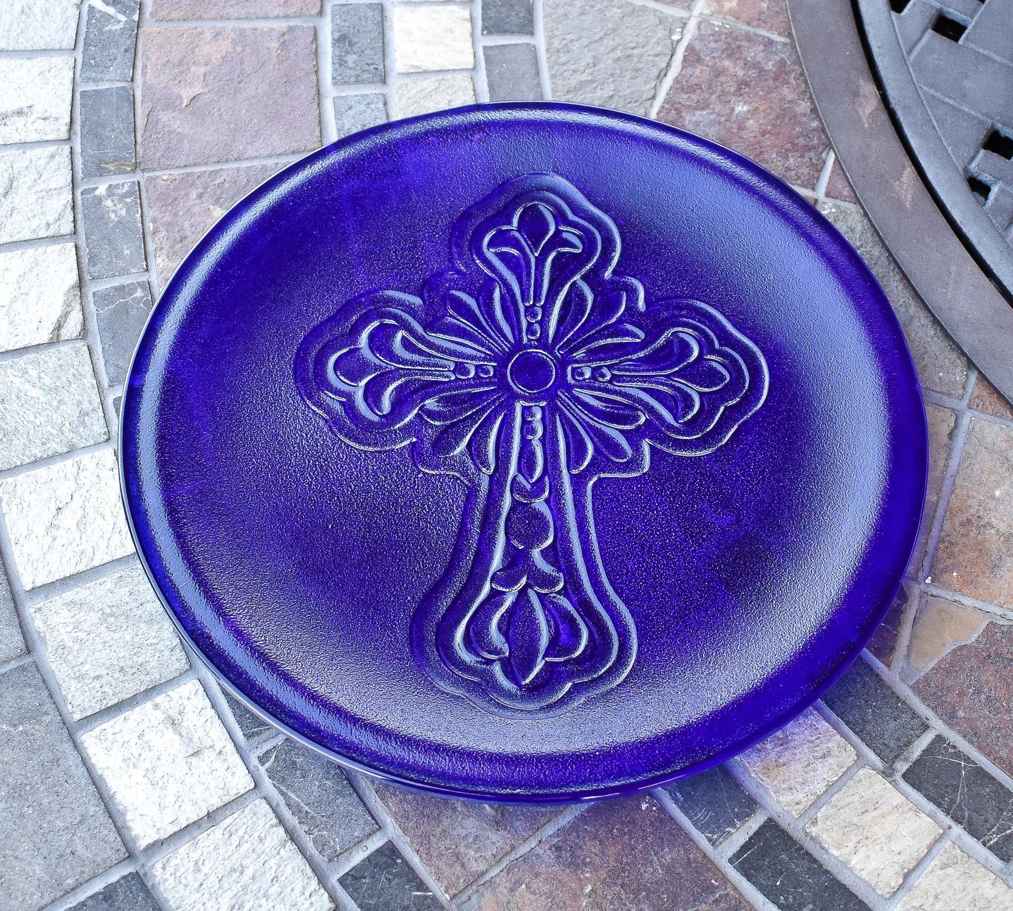 Elegant Dark Blue Glass Platter with Intricate Cross Detail - 10"