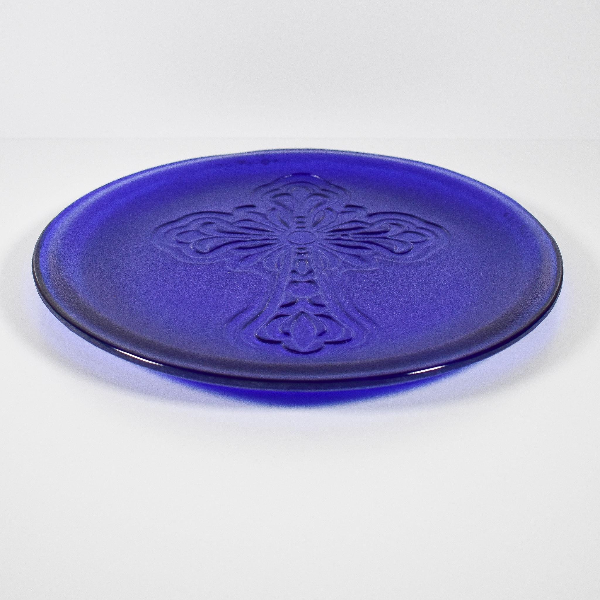 Elegant Dark Blue Glass Platter with Intricate Cross Detail - 10"