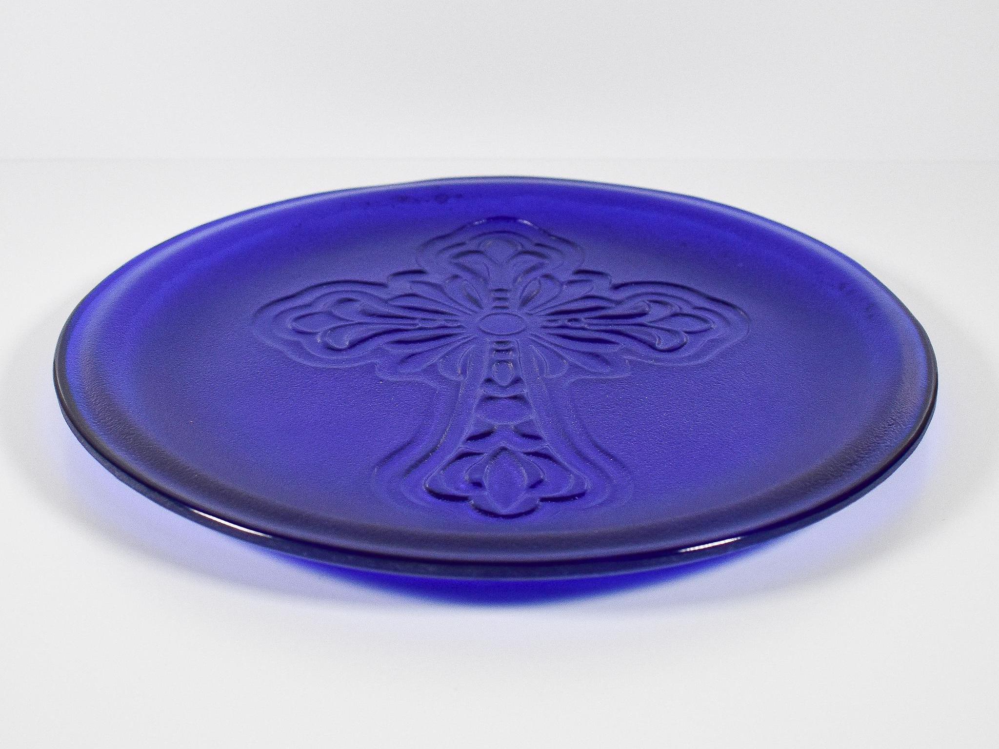 Elegant Dark Blue Glass Platter with Intricate Cross Detail - 10"